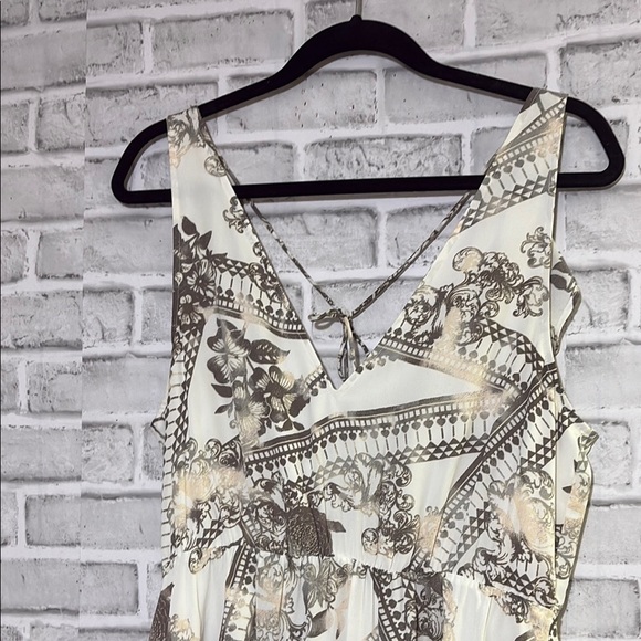 Leith Size Medium Summer floral tie back sleeveless ruffle dress V Neck/v Back - Picture 7 of 9